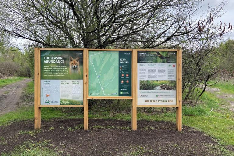 Signs as seen on the trail